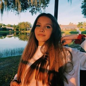 Meet your Posher, Ava